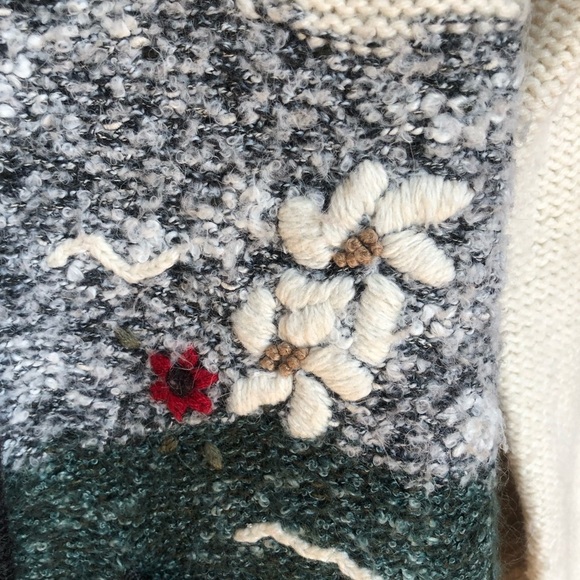 Vintage Cozy  Knit Wool  Floral Embroidered Country Cottagecore Cardigan Small - Picture 8 of 10